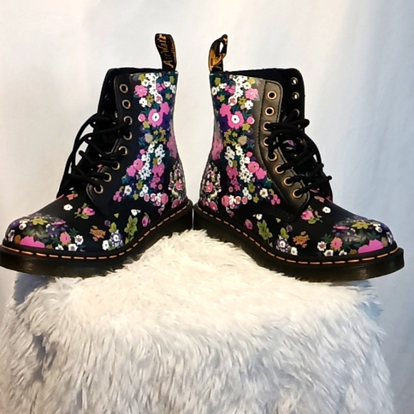 DR. Martens Floral Boots Air Wait With Bouncing Soles👢🌺💮🌸🪻 - Picture 12 of 17